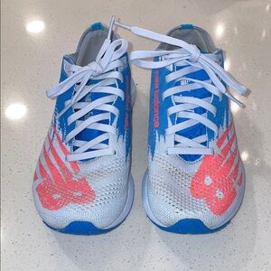 New Balance Sneakers in Blue and Pink - in GREAT condition